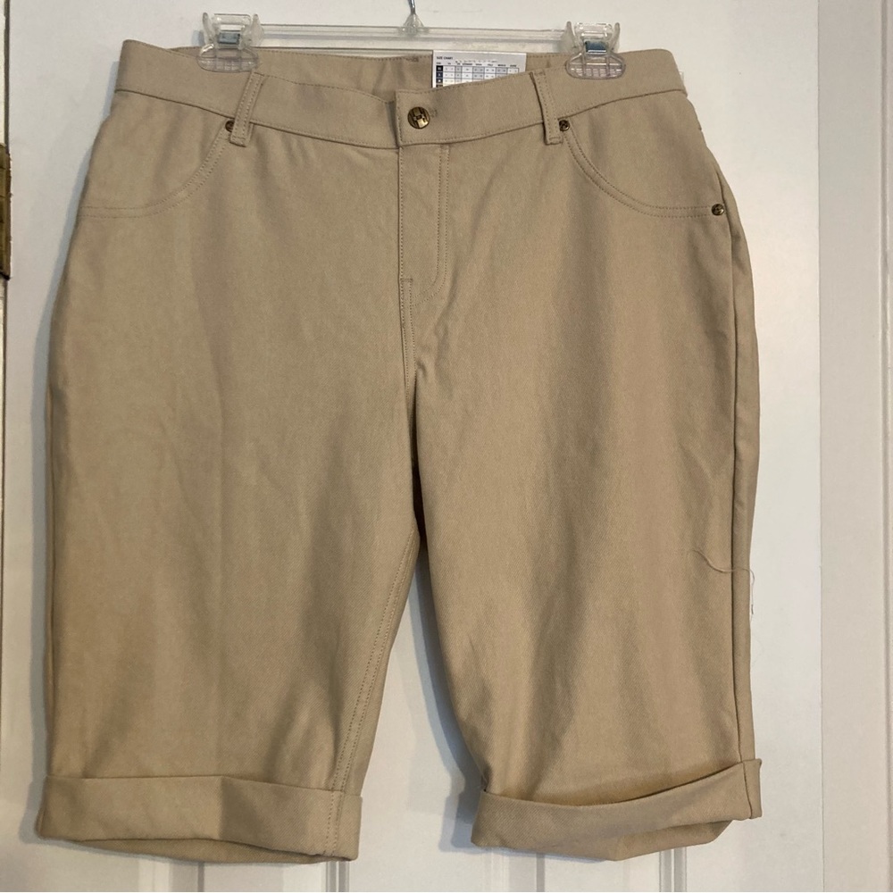 Hue khaki shorts